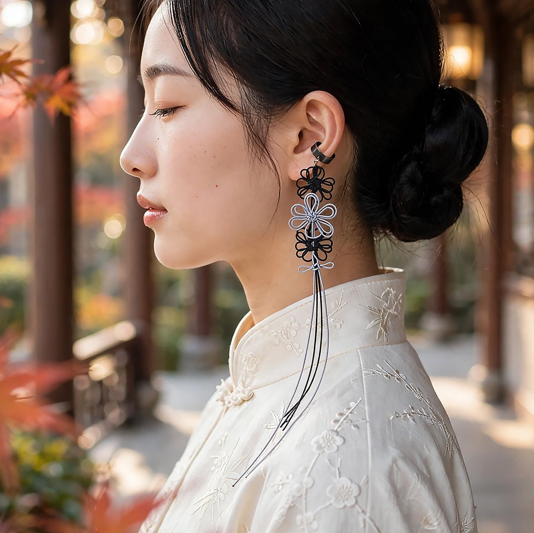饰结单边耳夹 镇、花、祝【轻盈・日式纹样】适用于浴衣、和服及日常穿搭。 - 耳环/耳夹 - 其他金属 黑色