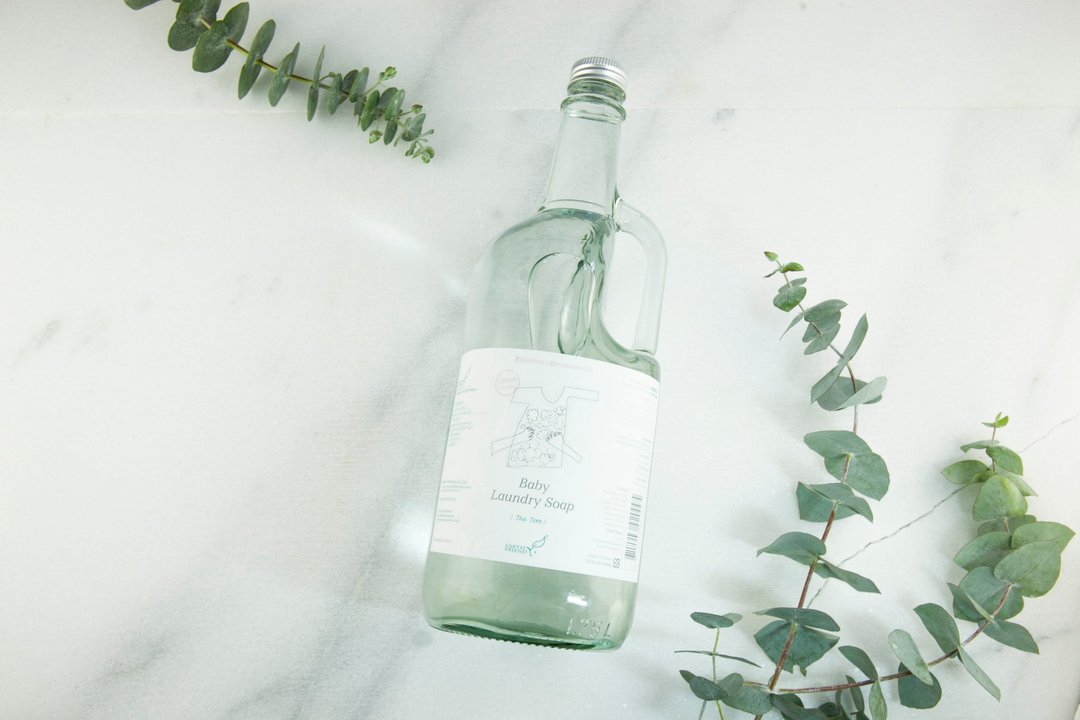 【EARTH FRIEND】抗敏洗衣露 (茶树香味) 复刻手提玻璃瓶 1680g - 衣物清洁 - 玻璃 透明