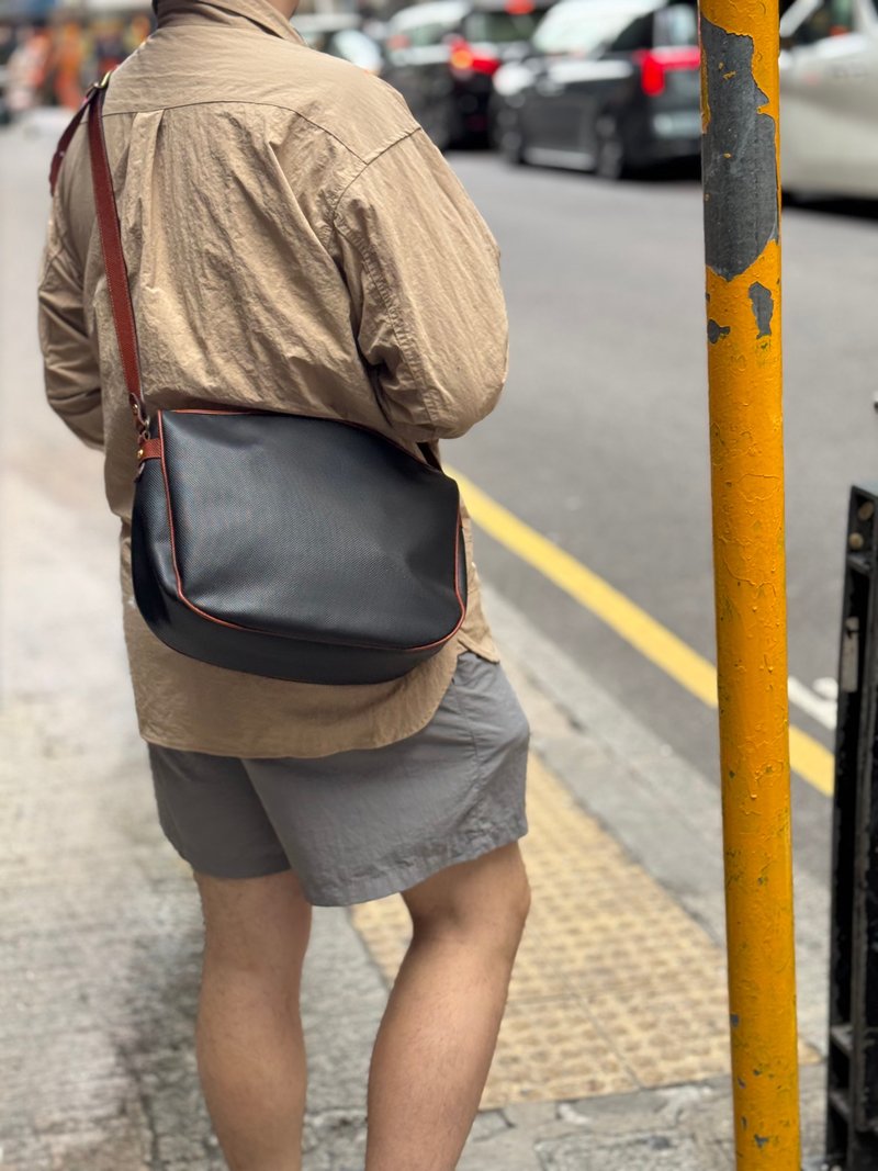 中古正品复古 Bottega Veneta BV斜背包 旅行包 轻巧防水意大利制 - 侧背包/斜挎包 - 防水材质 黑色