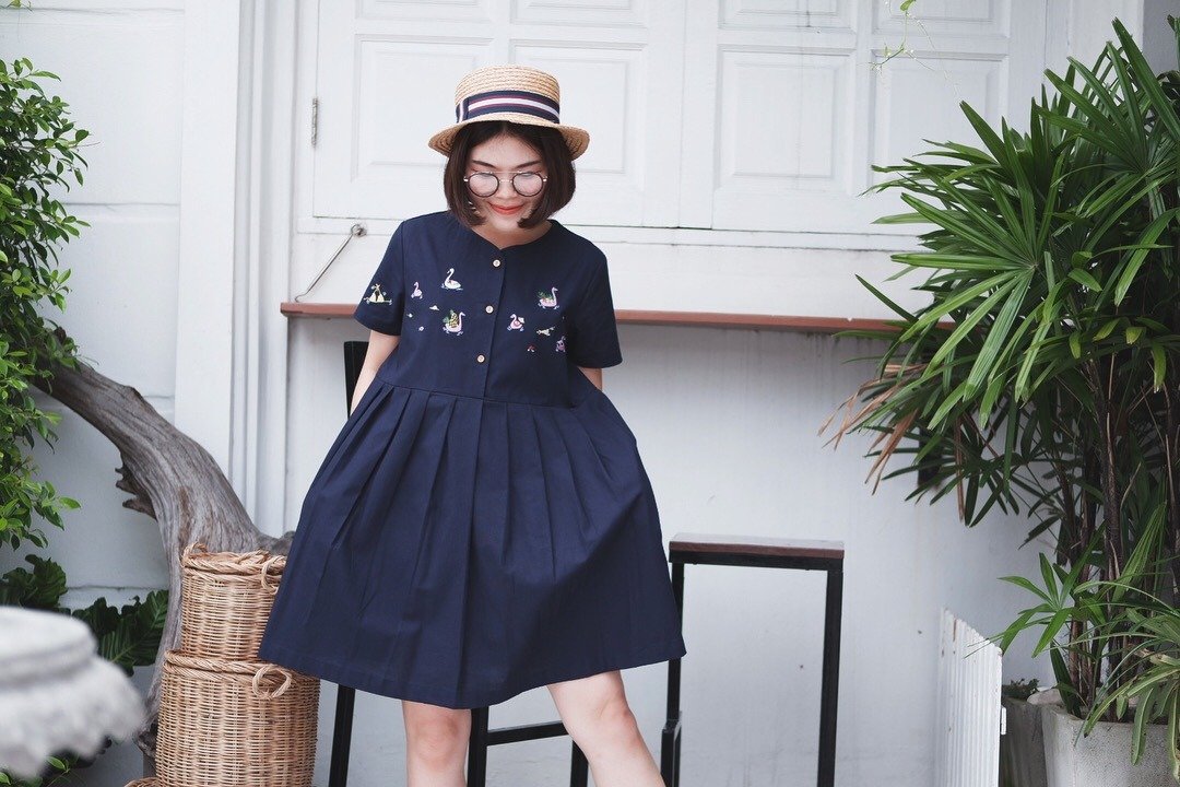MuMu Dress (Flamingo) : Navy - 洋装/连衣裙 - 绣线 蓝色