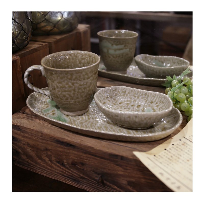 日本老件。丸幸中岛陶器.手工扭结手把造型茶杯、不规则形茶盘 - 茶具/茶杯 - 陶 