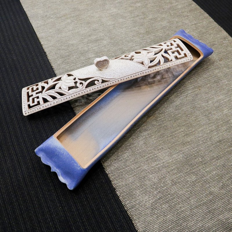 【母亲节礼物】流水荷香 篓空雕刻 卧香炉 闻香炉 香座 香盒 卧香 - 香薰/精油/线香 - 陶 蓝色