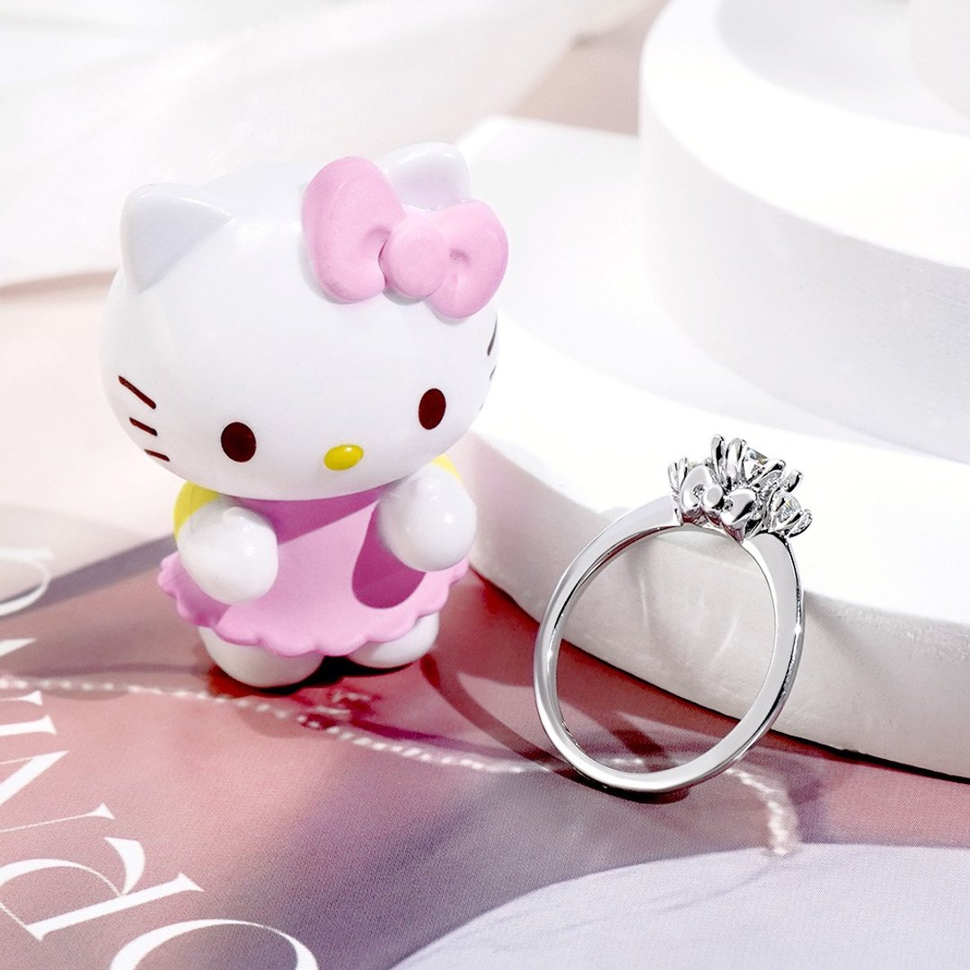 Hello Kitty 50th系列-凯蒂猫莫桑石单钻纯银戒指 - 戒指 - 纯银 白色