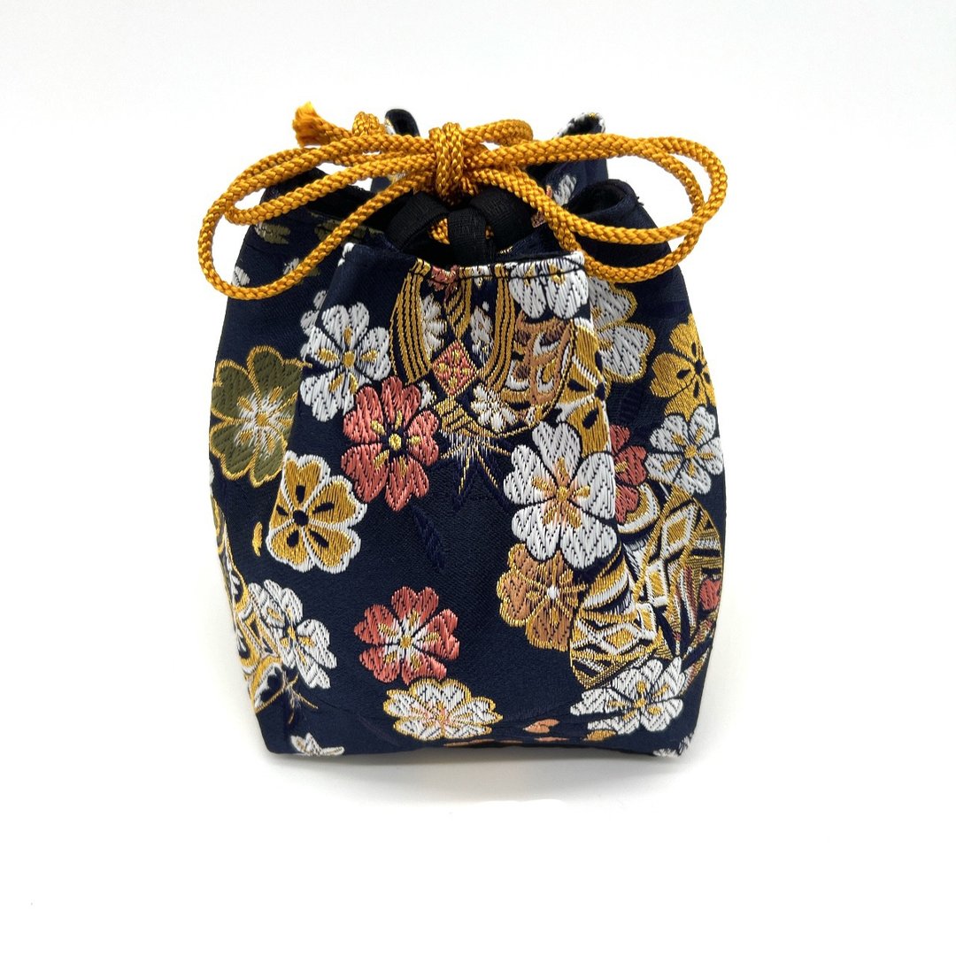 A stylish drawstring bag with a Japanese pattern made from Kyoto Nishijin-ori fabric. - 其他 - 聚酯纤维 多色