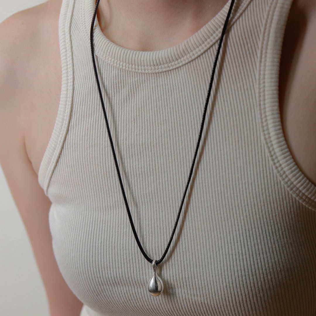Dewdrop Necklace 露珠纯银项链 (配黑绳) 水滴造型纯银坠子设计 - 项链 - 纯银 银色