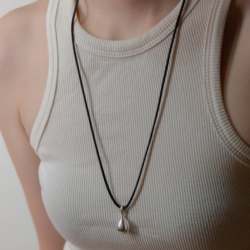Dewdrop Necklace 露珠纯银项链 (配黑绳) 水滴造型纯银坠子设计 - 项链 - 纯银 银色