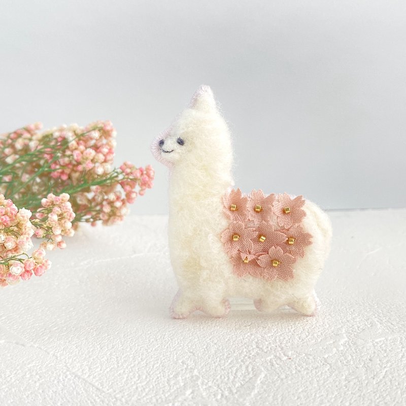 Sakura and Runrun Alpaca Brooch-Sakura Series - 胸针 - 羊毛 粉红色