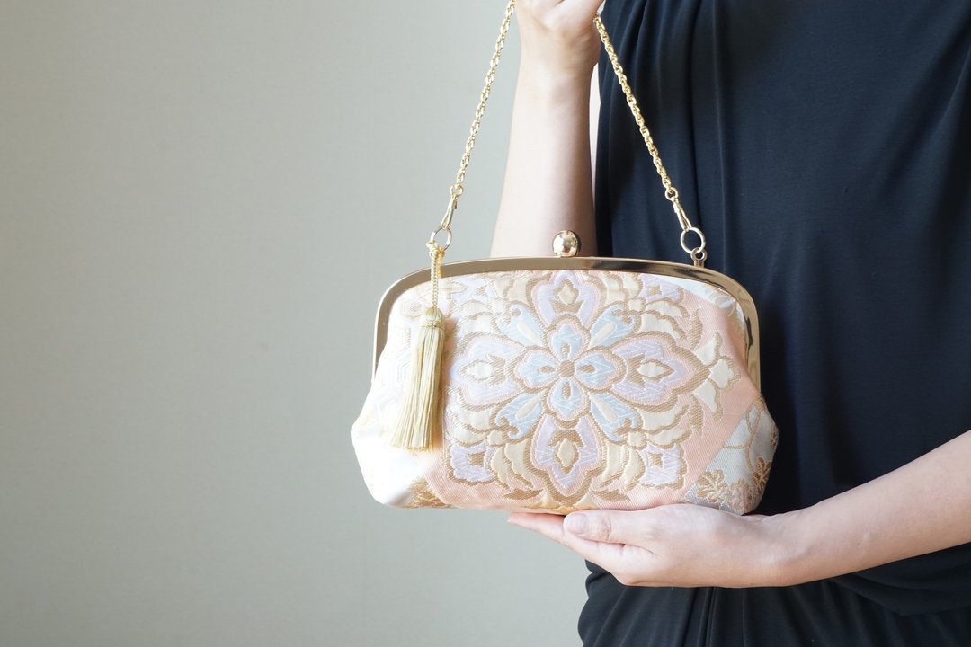 For weddings, parties, kimonos, and everyday use. Gamaguchi Reuse Belt Remake Handbag Salmon Pink, Gold - 手提包/手提袋 - 丝．绢 粉红色