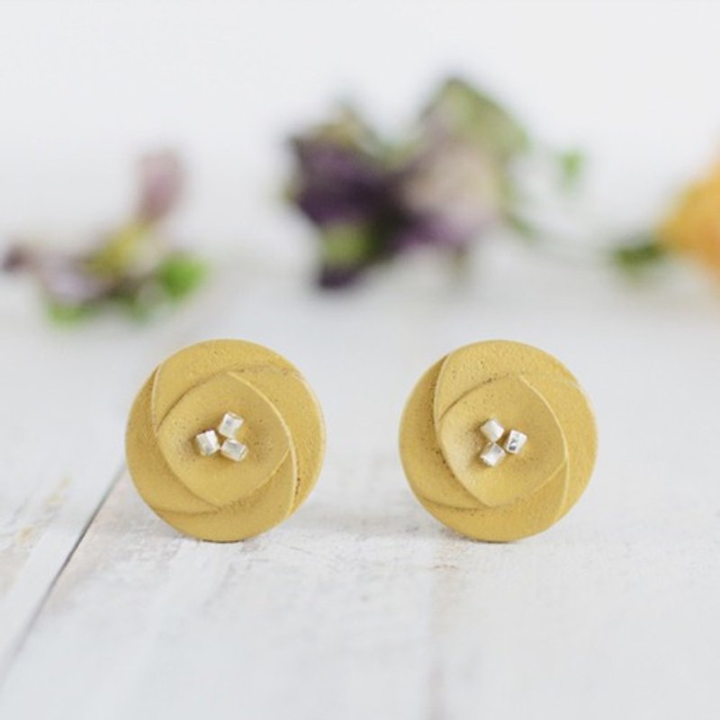 Oven clay earrings, Flower, Yellow - 耳环/耳夹 - 陶 黄色