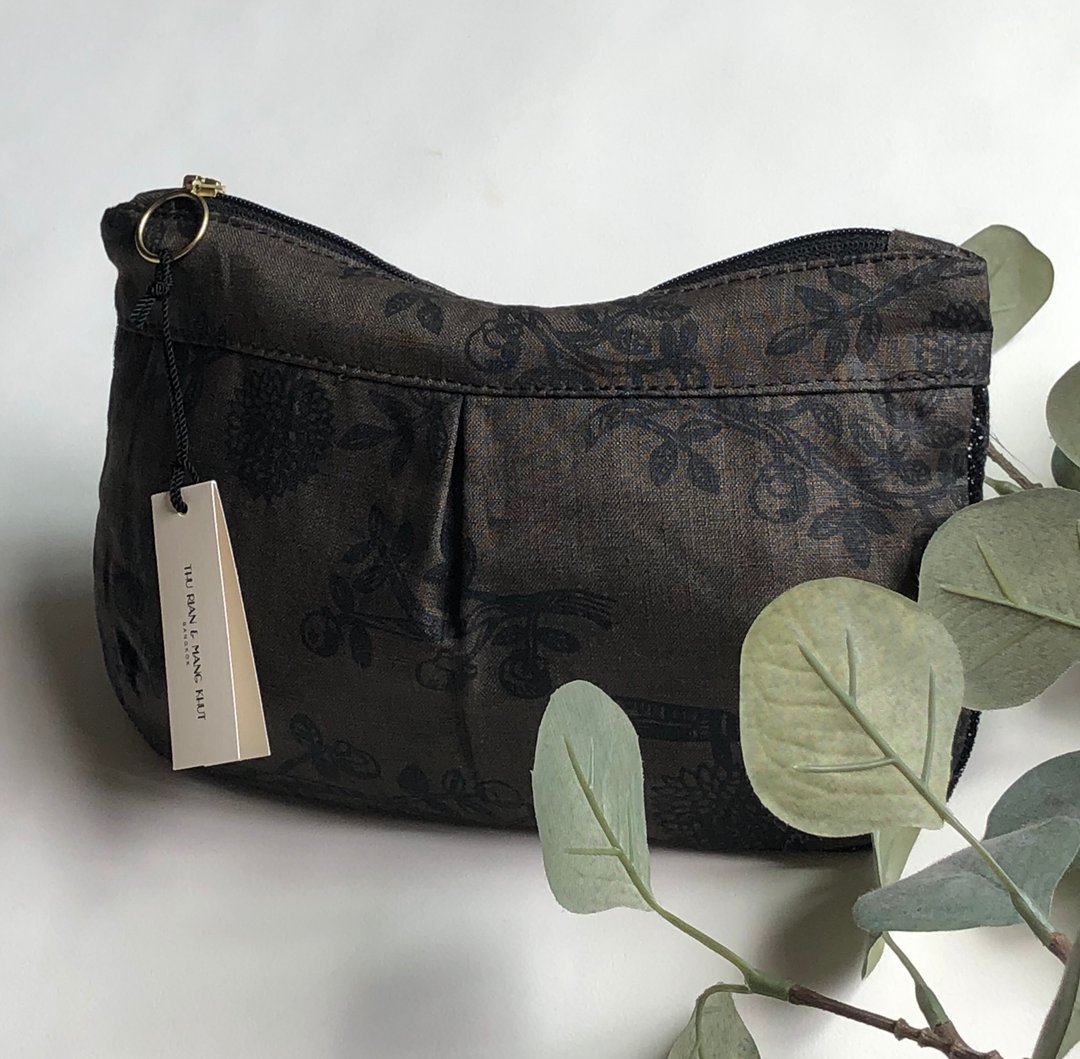 Printed Linen pouch brown color - 化妆包/杂物包 - 棉 咖啡色
