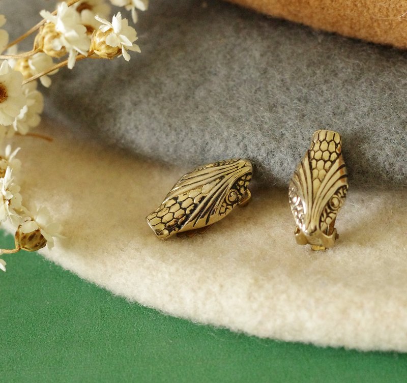 古董金色黑线条蛇头动物夹式耳环 CORO C1057 - 耳环/耳夹 - 其他金属 金色