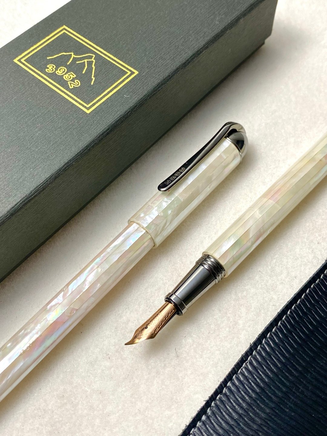 3952 老山羊 - 噍哖 严选全珍珠母贝 玫瑰金钢尖系列钢笔 - 钢笔 - 其他材质 