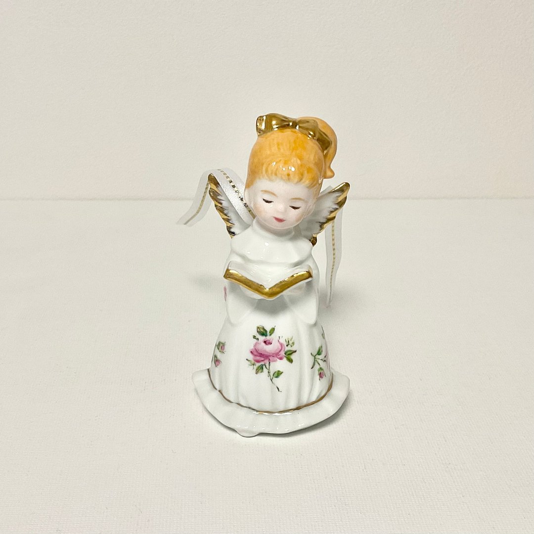 Angel ornament with handpainted rose dress - 玩偶/公仔 - 瓷 白色