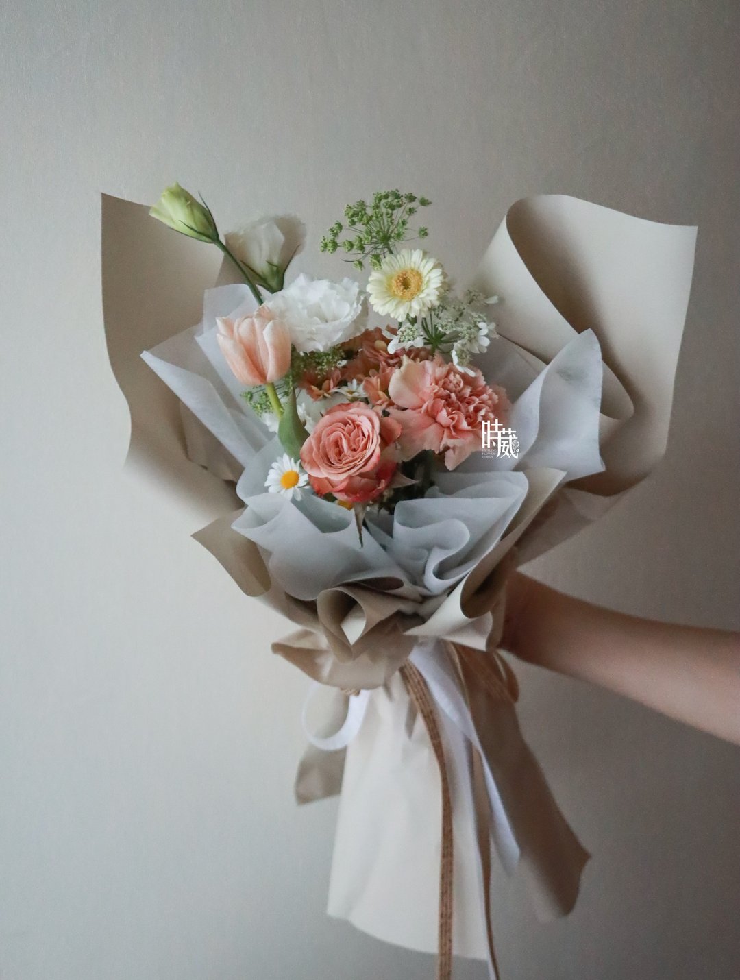 卡布奇诺 温柔奶茶 康乃馨 郁金香 鲜花花束 /限台中地区 - 干燥花/捧花 - 植物．花 卡其色