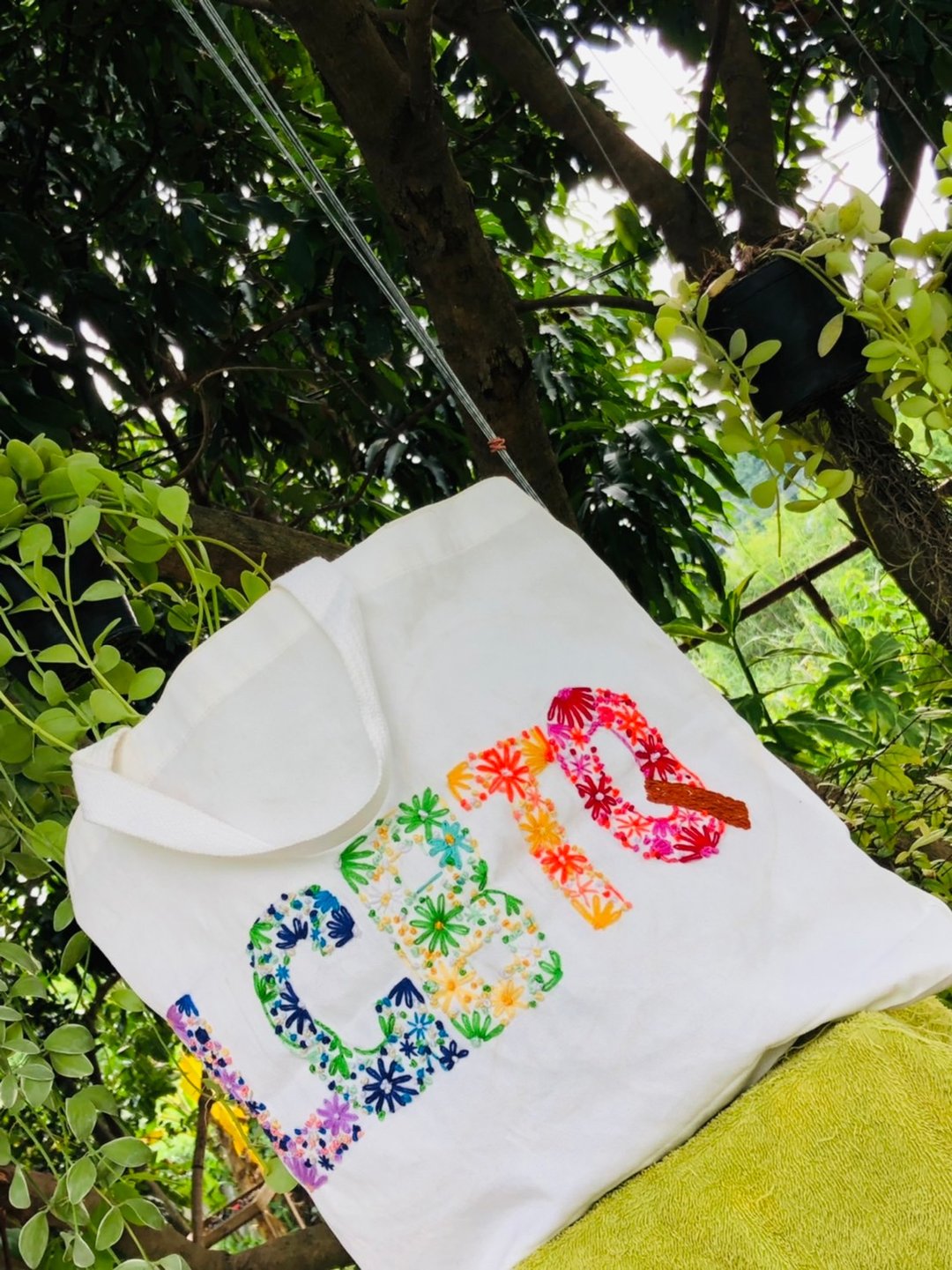 Hand embroidery bag - 手提包/手提袋 - 绣线 