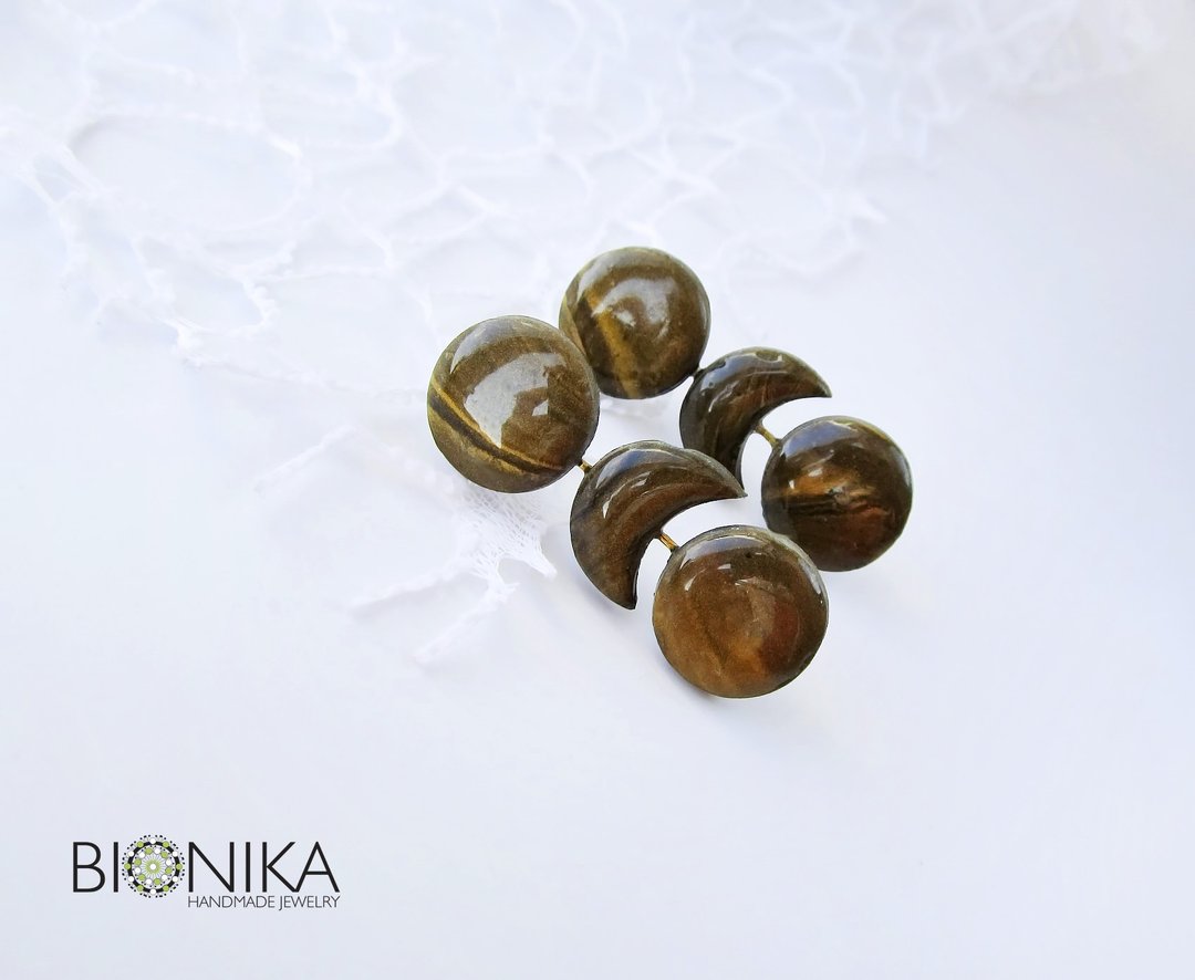 Moon earrings clay Minimalistic earrings Geometric stud earrings round gold gift - 耳环/耳夹 - 粘土 金色