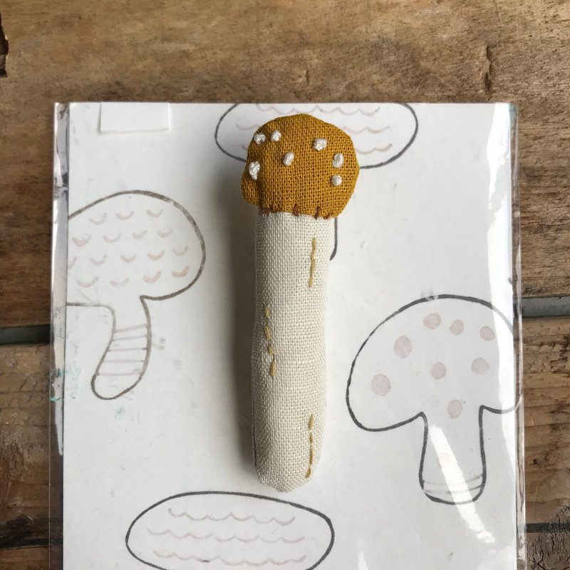 黄蘑菇/别针 - 胸针 - 棉．麻 黄色