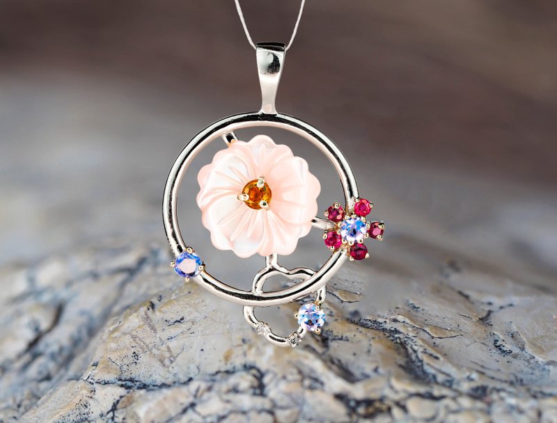 Flower pendant with carved mother of pearl, tanzanite, pink and orange sapphires - 项链 - 贵金属 金色