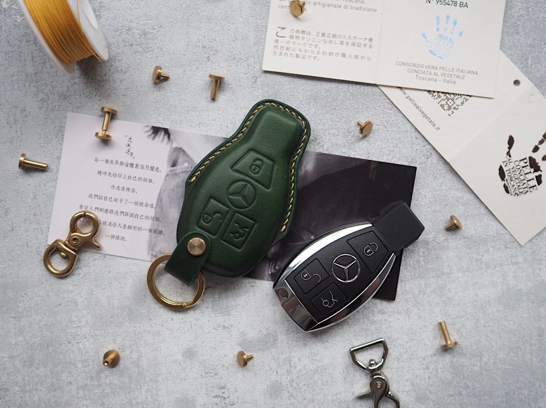 奔驰Benz车钥匙套 纯手工牛皮 定制化刻字礼物 颜色款式可订制 - 钥匙链/钥匙包 - 真皮 多色