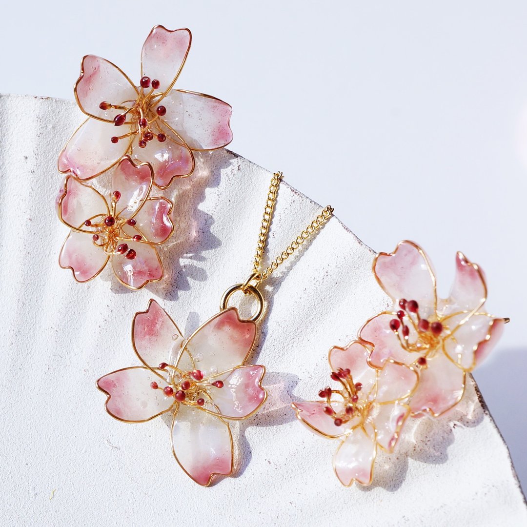 Slightly cherry blossom jewelry set - 耳环/耳夹 - 其他材质 粉红色