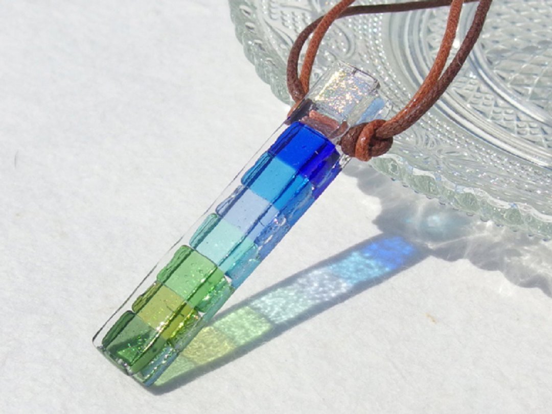 Mt. Fuji Shining rainbow-colored glass (Rainbow [Fuji]) necklace [Made to order] - 项链 - 玻璃 蓝色