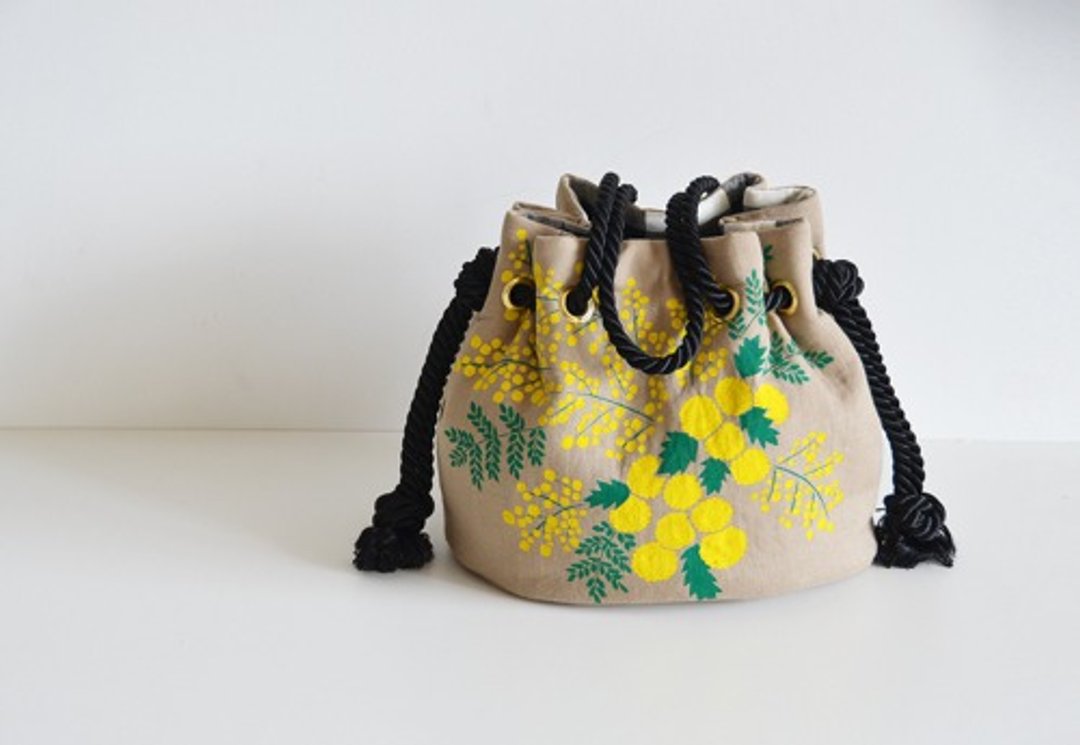 Limited quantity hand paint French Linen marine bag mimosa and dandelion beige - 侧背包/斜挎包 - 棉 卡其色
