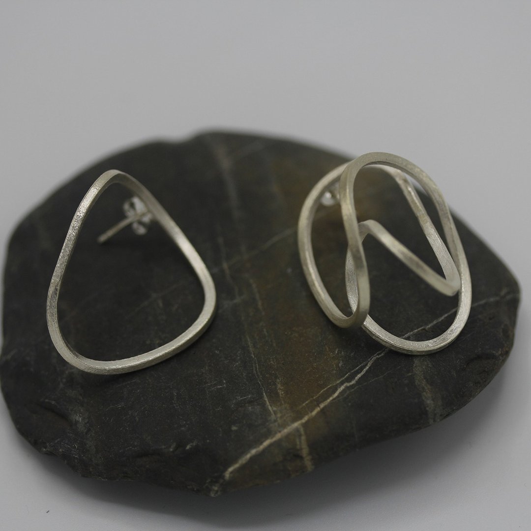 Handmade silver asymmetrical loop-and-wire scribbles earrings (E0198) - 耳环/耳夹 - 银 银色