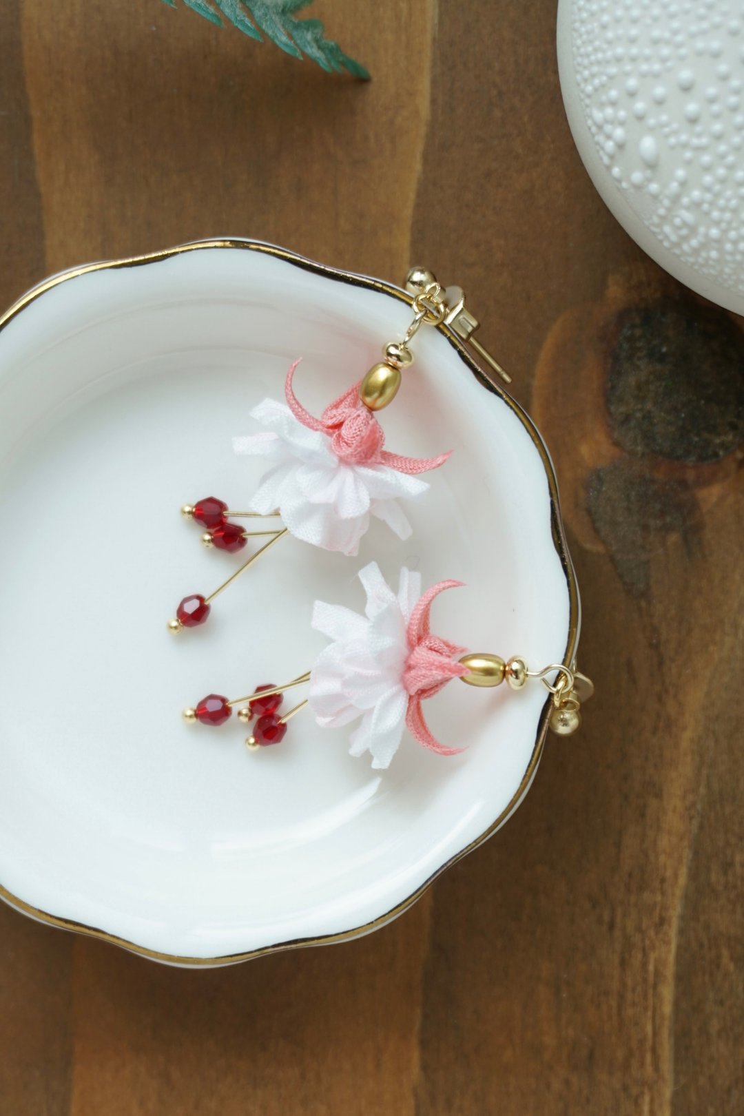 2026 春夏系列 天使的耳环 Fuchsia つまみ细工耳环 - 耳环/耳夹 - 棉 