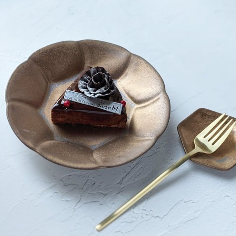 复古古铜金花形小盘 波佐见烧 日式手作磁盘 - 浅碟/小碟子 - 陶 卡其色