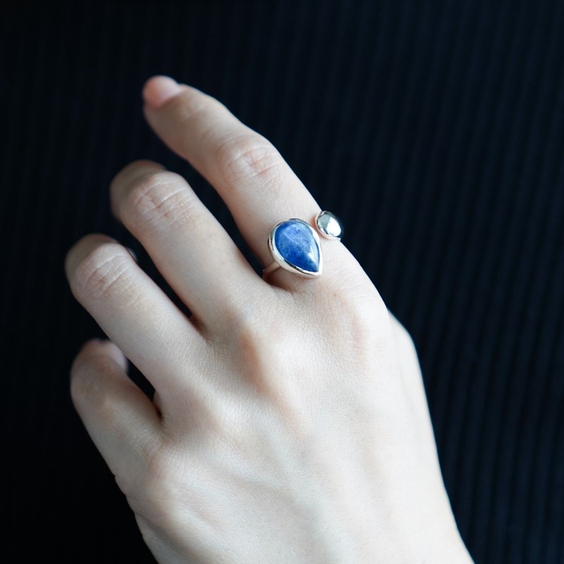 蓝晶石梨形叉形戒指 银色 / 台湾本岛包邮 - 戒指 - 纯银 蓝色