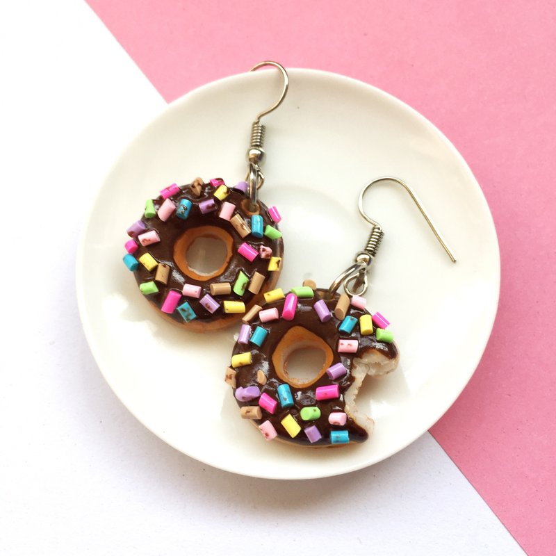donut earrings with chocolate - 耳环/耳夹 - 粘土 咖啡色