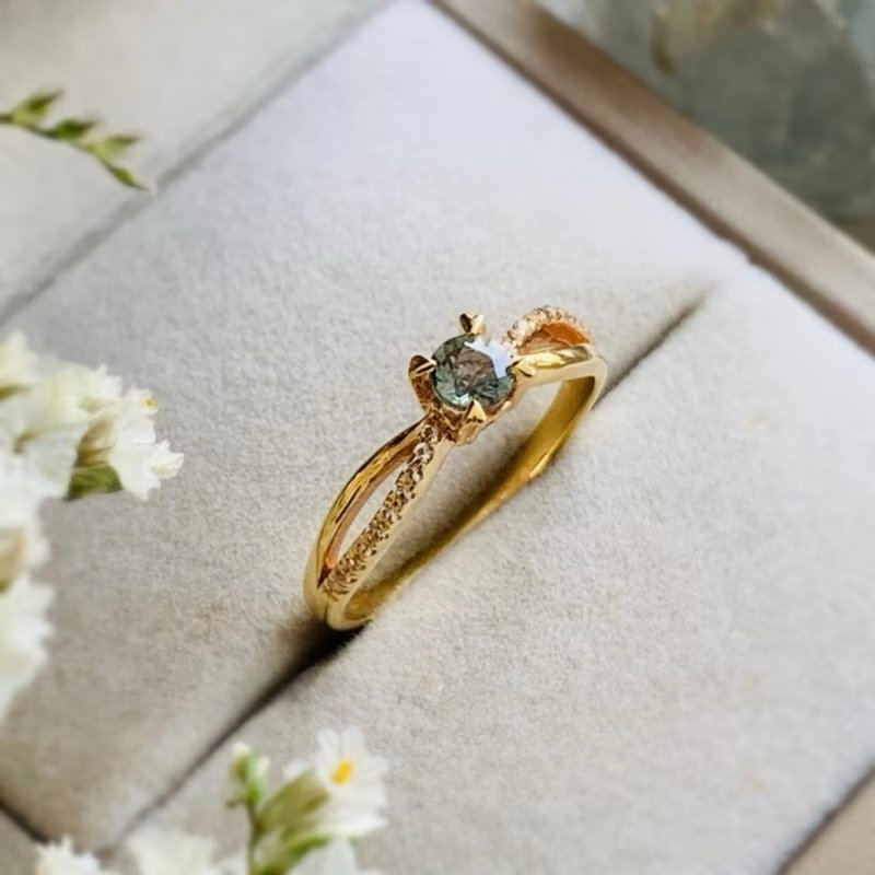 绿色蓝宝石戒指 (绿色光泽) 圆形, 直径4毫米。心形表圈设计。 - 戒指 - 半宝石 绿色