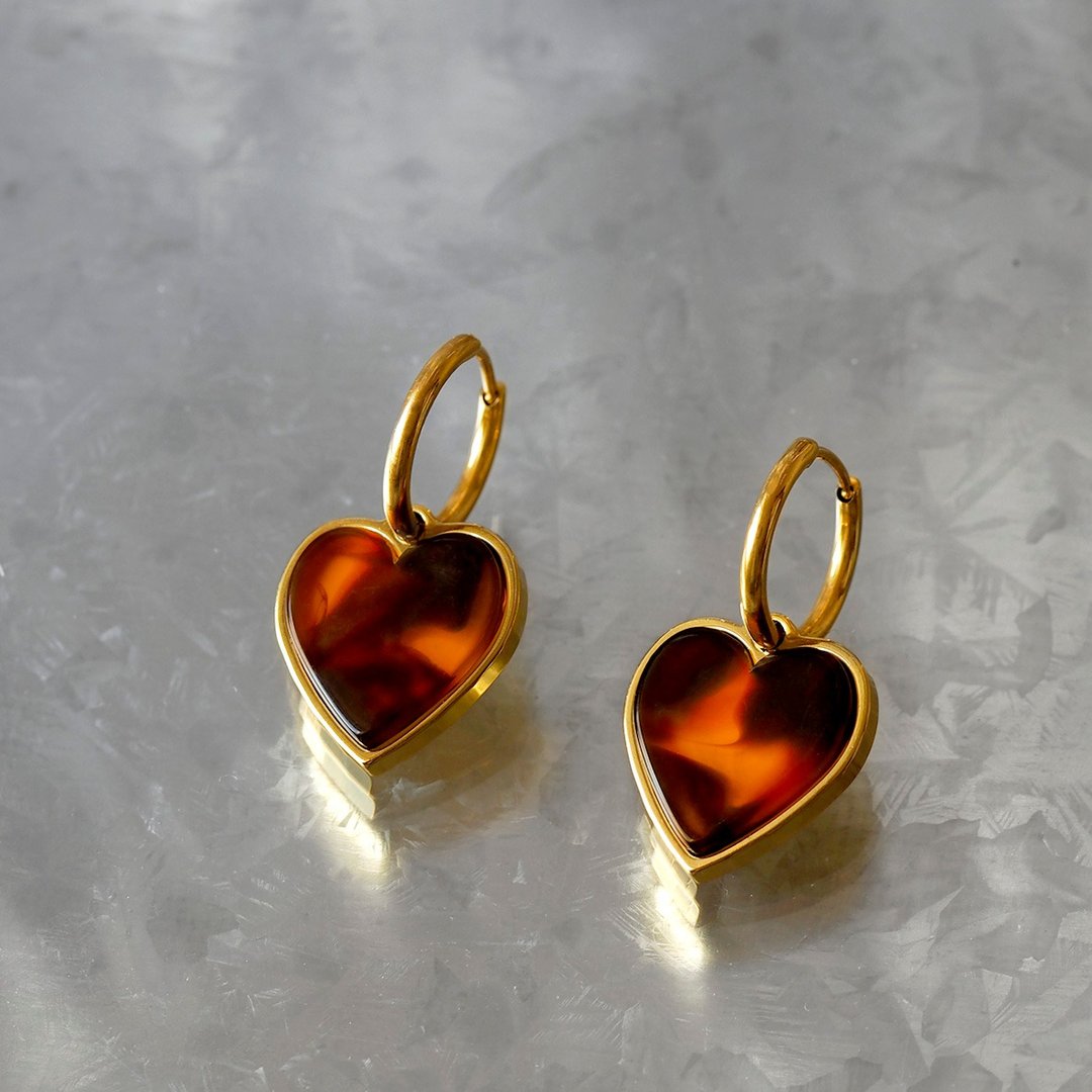 Heart hoop earrings tortoiseshell pattern - 耳环/耳夹 - 其他金属 咖啡色