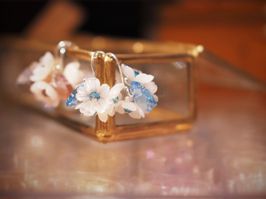 耳环 - 洒落樱花 - 贝珠+水晶 - 耳环/耳夹 - 贝壳 