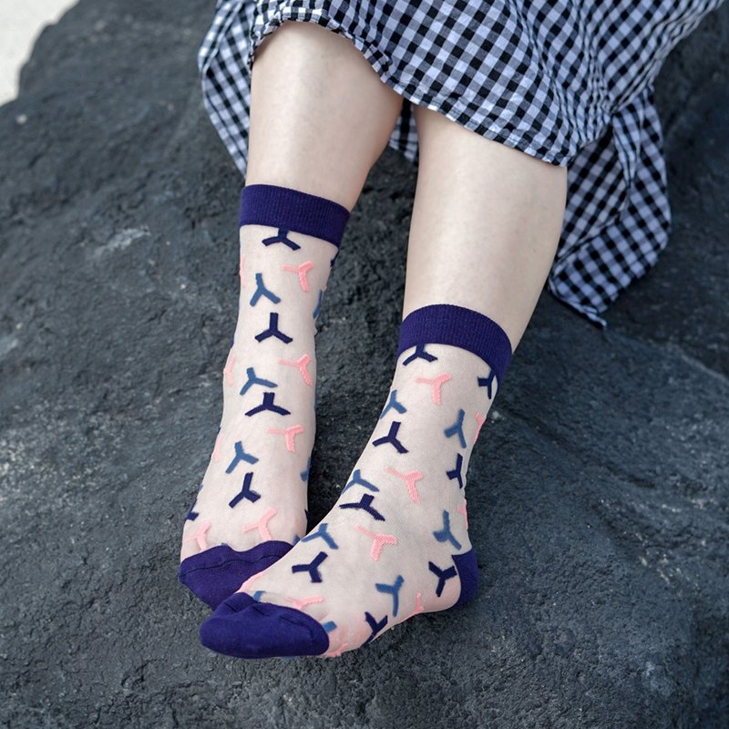 SS23【女友礼物/包邮】粉雪夜曲4分之3玻女袜/透肤袜│质感礼盒包 - 袜子 - 尼龙 透明