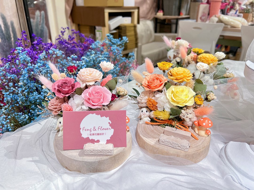 FengFlower 【不凋玫瑰樟木底名片座】干燥花/永生花/送礼/开幕 - 干燥花/捧花 - 植物．花 粉红色