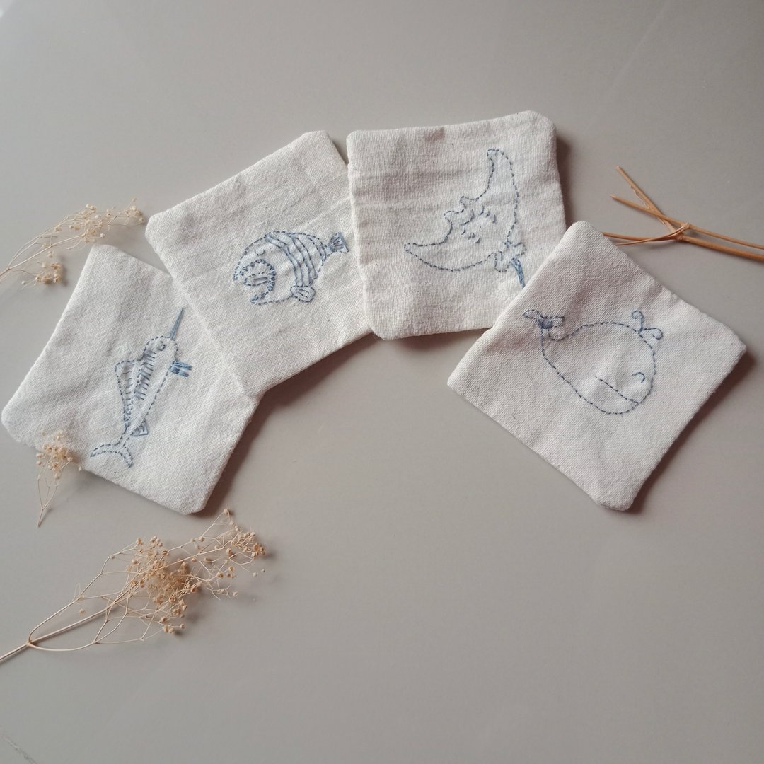 Fish coaster set handicraft 100% natural cotton fabric 4PCS - 杯垫 - 棉 白色