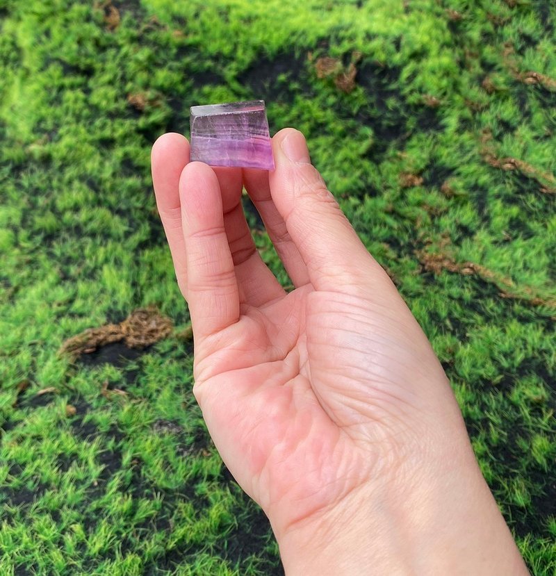 天然能量可爱紫色渐层萤石 增智慧 屏除杂乱思绪 办公室 风水小物 - 摆饰 - 水晶 多色
