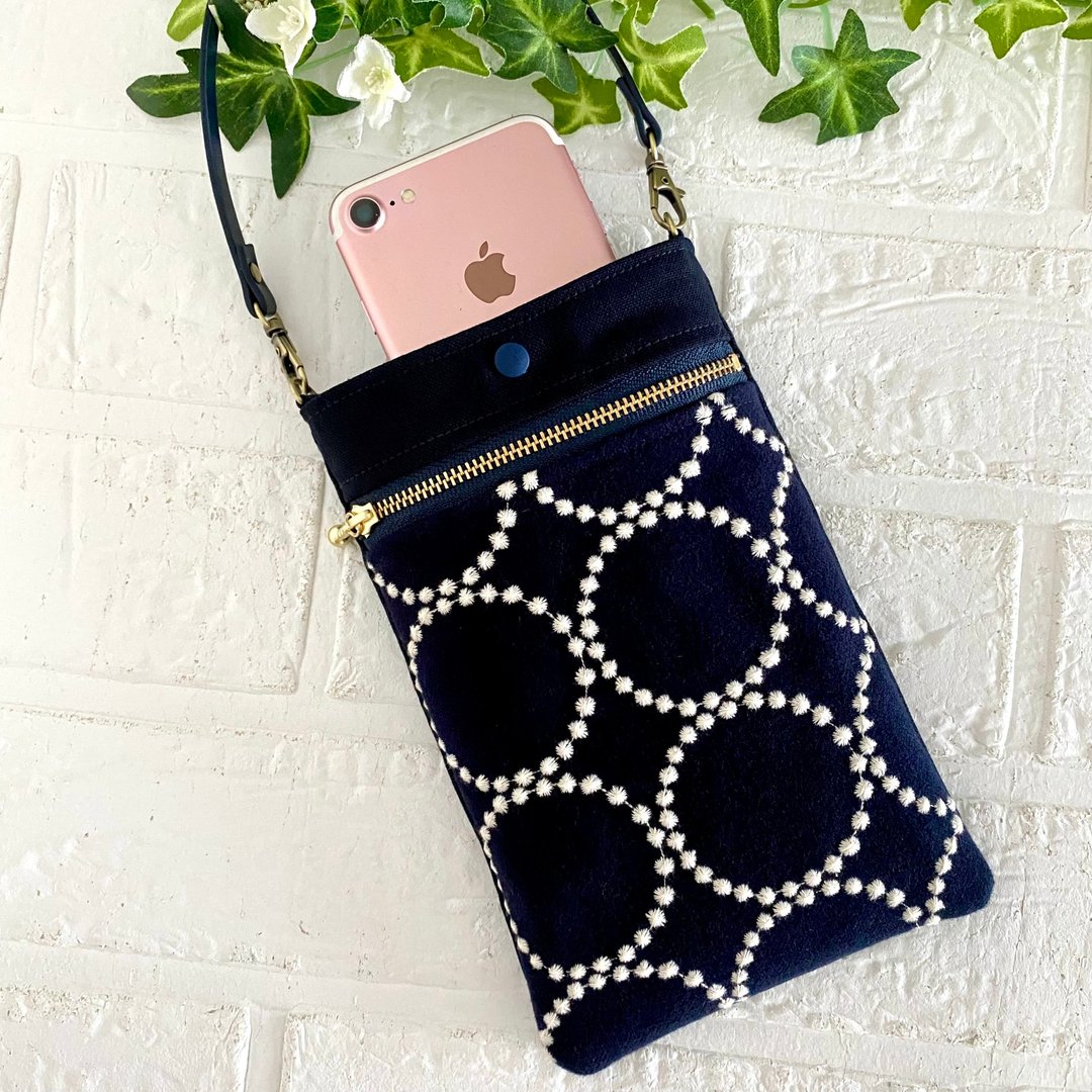 minä perhonen 手机袋 刺绣 minaperhonen - 化妆包/杂物包 - 棉．麻 