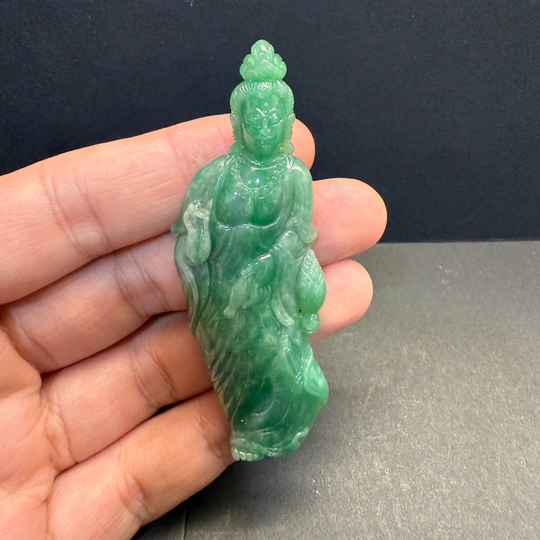 瀚玉藏珍 天然满绿A货翡翠观音 雕工细腻 法相肃穆 稀有厚实设计 - 其他 - 玉石 