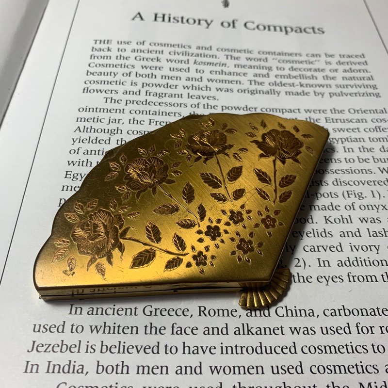 Vintage Woodworth 扇型手工雕花粉饼盒 - 其他 - 其他金属 