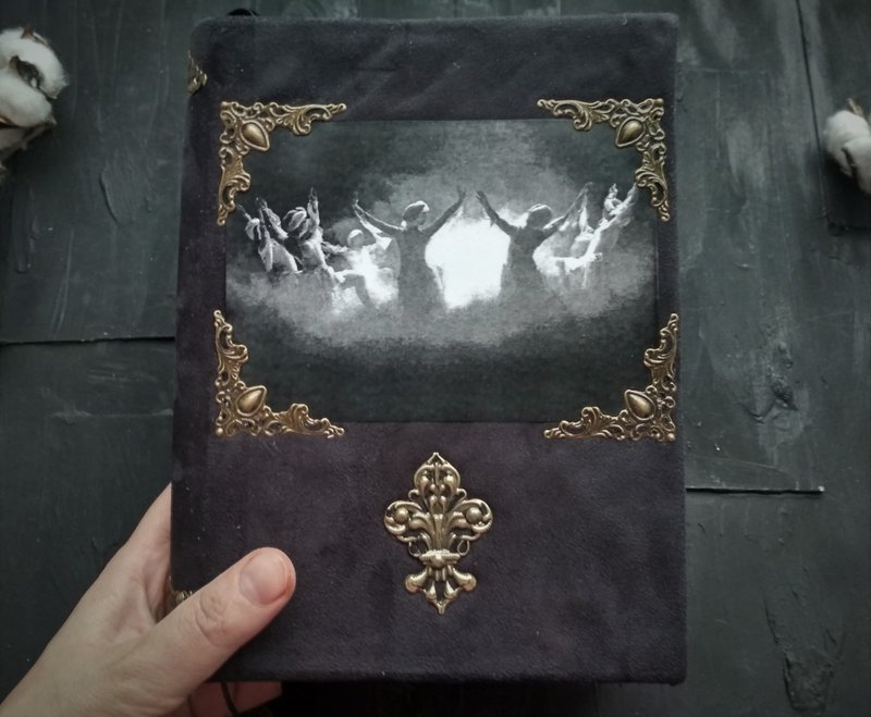 Beginner spell book Witchcraft grimoire journal with text Wicca begginer book - 笔记本/手帐 - 纸 黑色