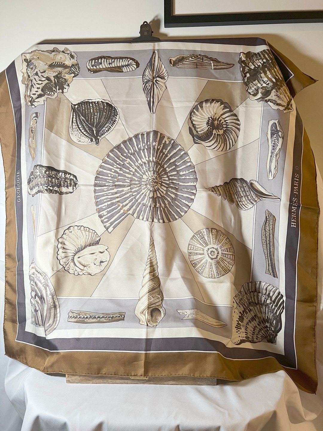 Hermes 1980 Silk Scarf 贝壳啡色丝巾围巾 日本中古二手vintage - 丝巾 - 丝．绢 咖啡色