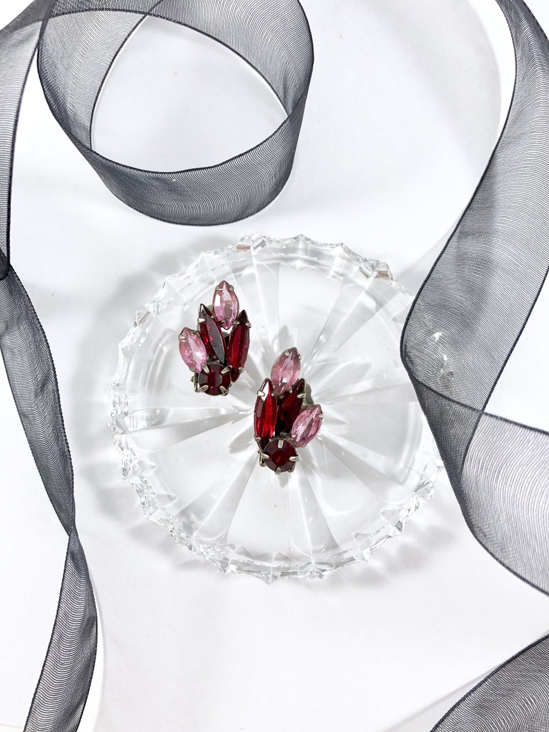 Vintage Austrian Crystal Statement Earrings - 耳环/耳夹 - 银 红色