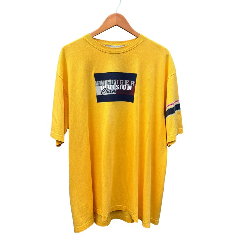 复古 90 年代 Tommy Hilfiger Division 黄色 T 恤 - 男装上衣/T 恤 - 棉．麻 黄色