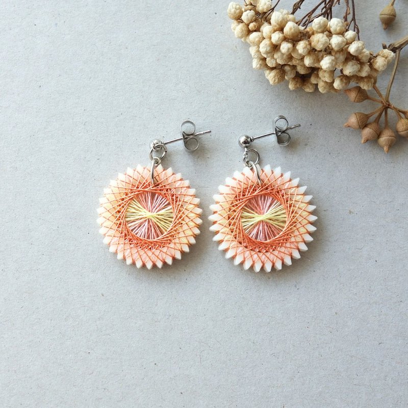 【芬芳季节】日本绢丝轻量耳环/耳夹 | 柔和杏粉 轻盈无负担 - 耳环/耳夹 - 丝．绢 粉红色