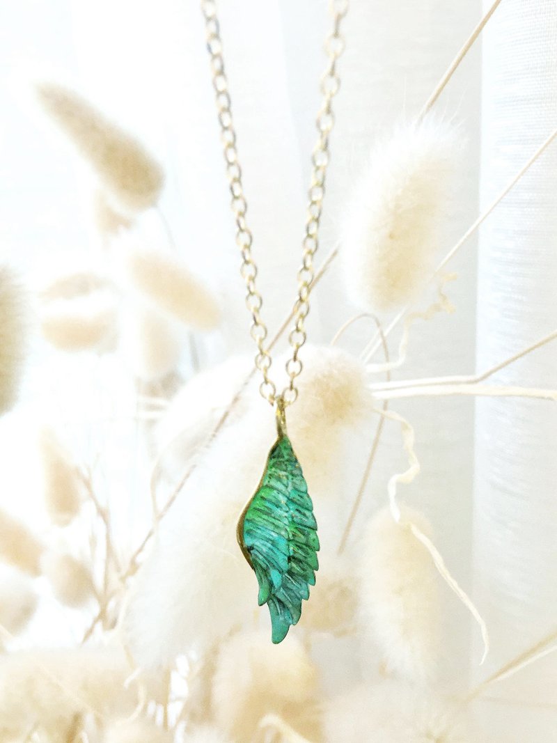 Green Angel Wing Necklace in Brass. Fairy Tale Collection Available in 4 Colours - 项链 - 其他金属 