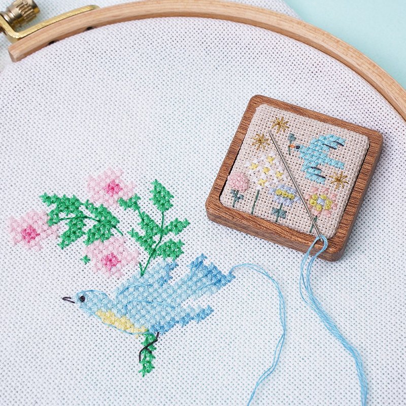 【花园字母吸针器】十字绣工具 手作材料包 吸铁磁铁 | XiuCrafts - 编织/刺绣/羊毛毡/裁缝 - 木头 多色