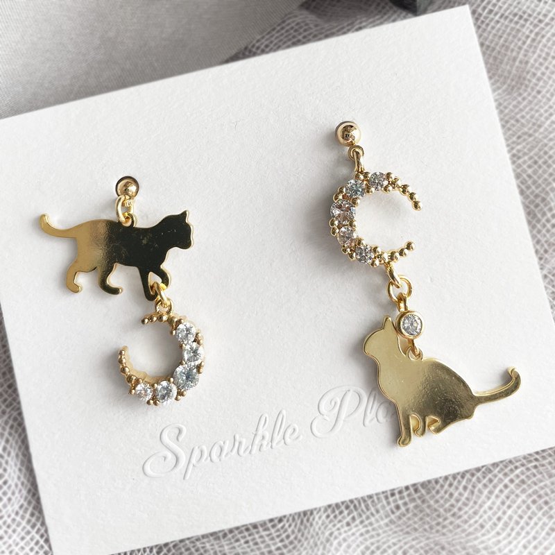 猫の月 - 耳环/耳夹 - 其他金属 金色