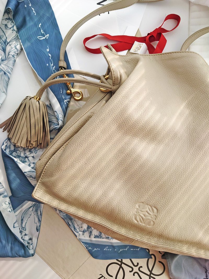 中古美品Loewe Flamenco米灰流苏束口袋肩背包斜挎包单肩包束绳包 - 侧背包/斜挎包 - 真皮 灰色